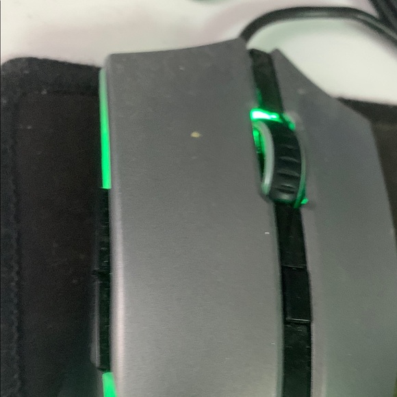 Gaming Mouse with Pink LED Lights - Picture 6 of 11